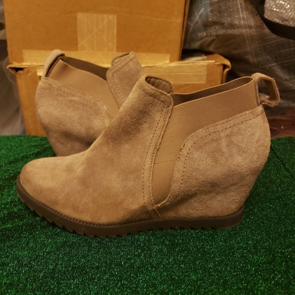 NEW NOT IN BOX NATURALIZER "Darena" Ankle Bootie Sz 7W color BEIGE MMM